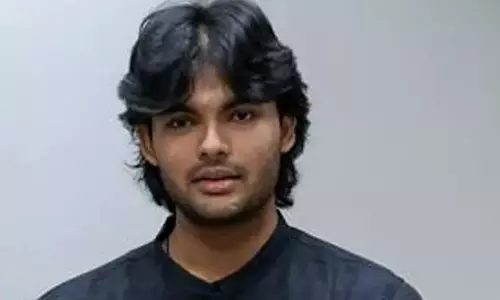 Pawan Kalyan’s Villain To Direct Akira Nandan?