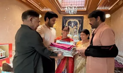 Allu Sirish First Wedding Invitation Given to Megastar Chiranjeevi