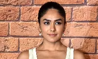Mrunal Thakur Reveals How She Chases Directors