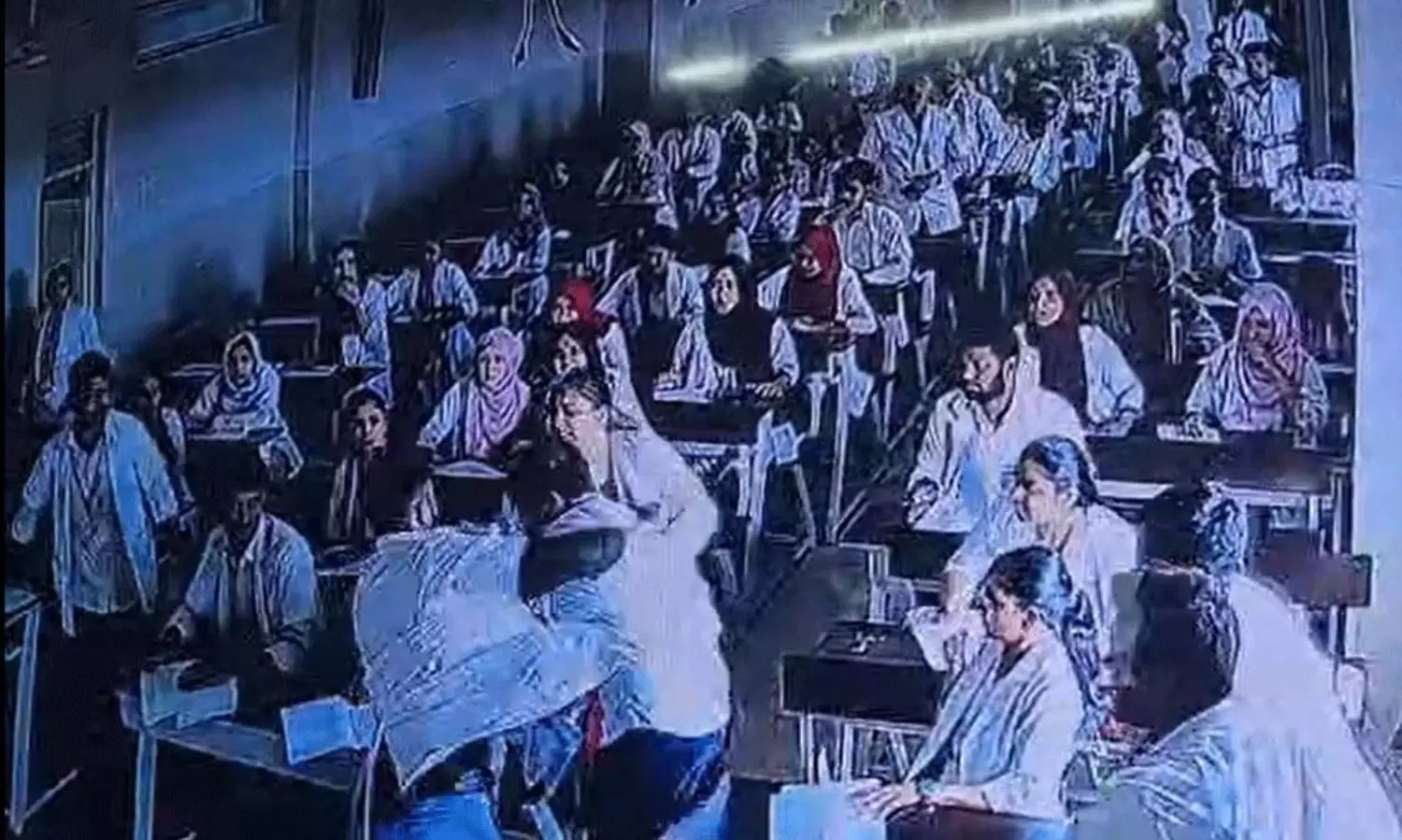 ప్రొఫెసర్ పై విద్యార్థి దాడి.. అసలేం జరిగిందంటే?