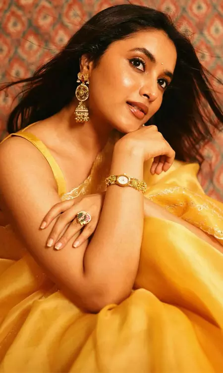Priyanka Mohan Stuns in Yellow Organza Saree