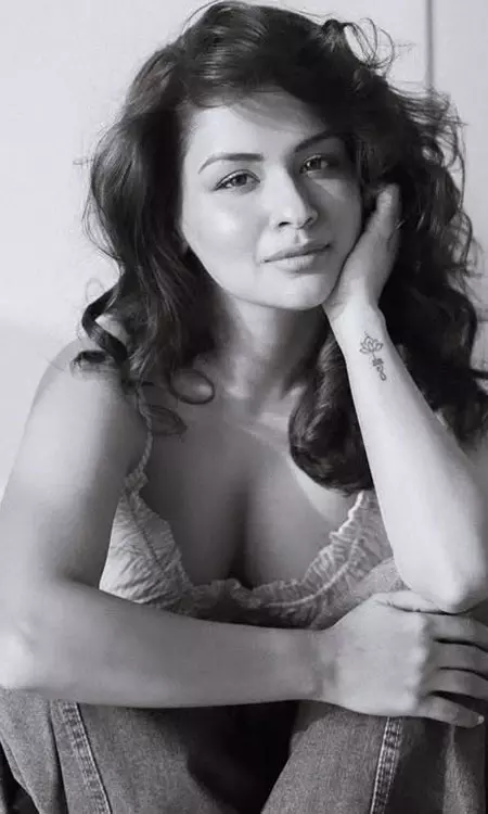 Avneet Kaurs Monochrome Glam Shoot