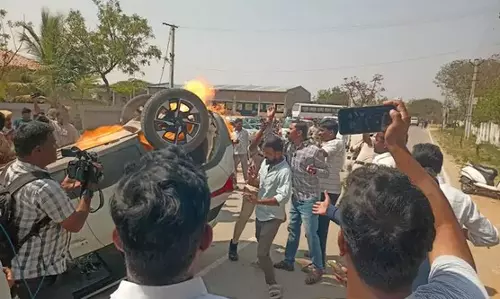 రెండు పార్టీల మధ్య ఘర్షణ.. కామారెడ్డిలో హై టెన్షన్.. ఇంతకీ ఏం జరిగిందంటే?