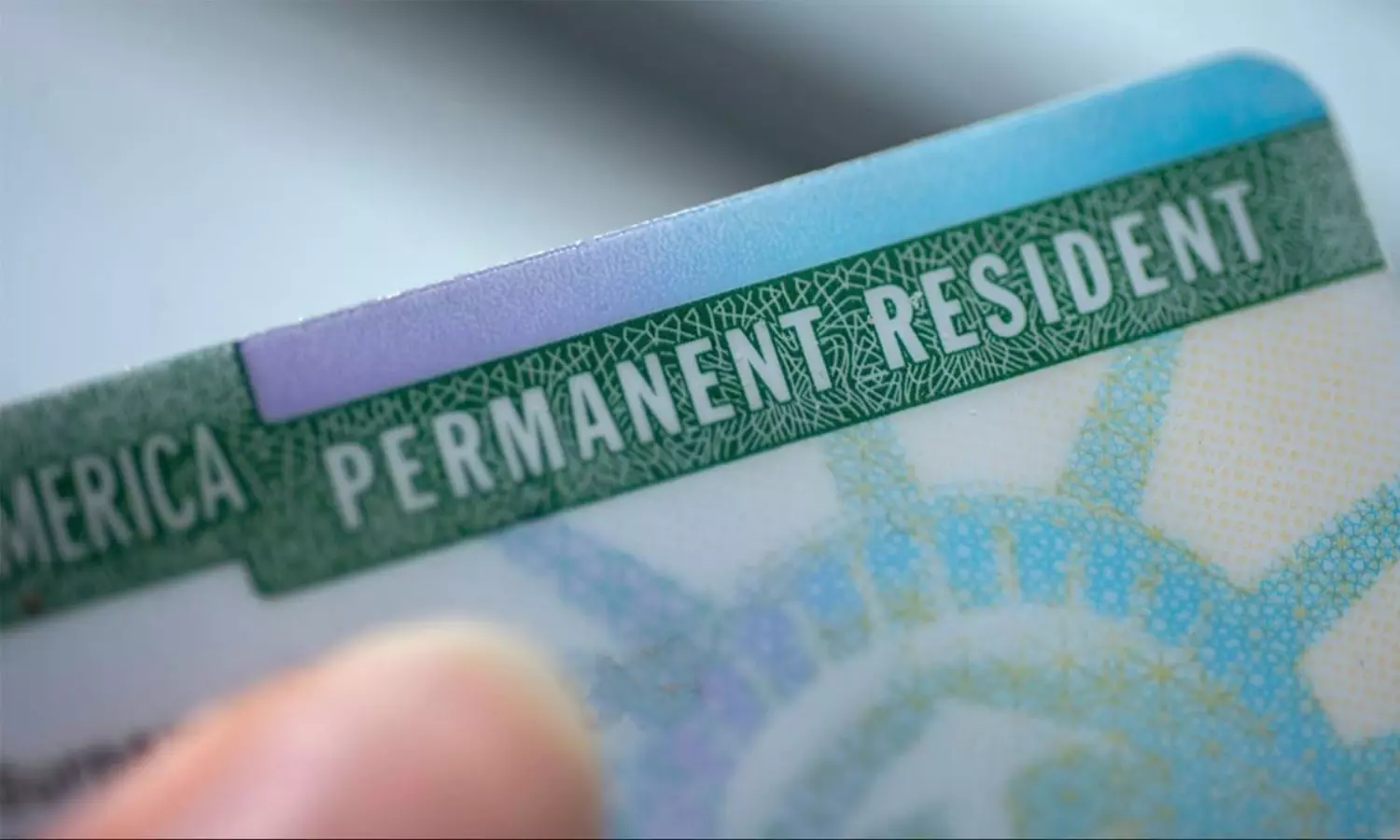 గ్రీన్ కార్డ్ కోసం 19 నెలల నిరీక్షణ: అమెరికా వలస వ్యవస్థలోని అనిశ్చితికి నిలువుటద్దం