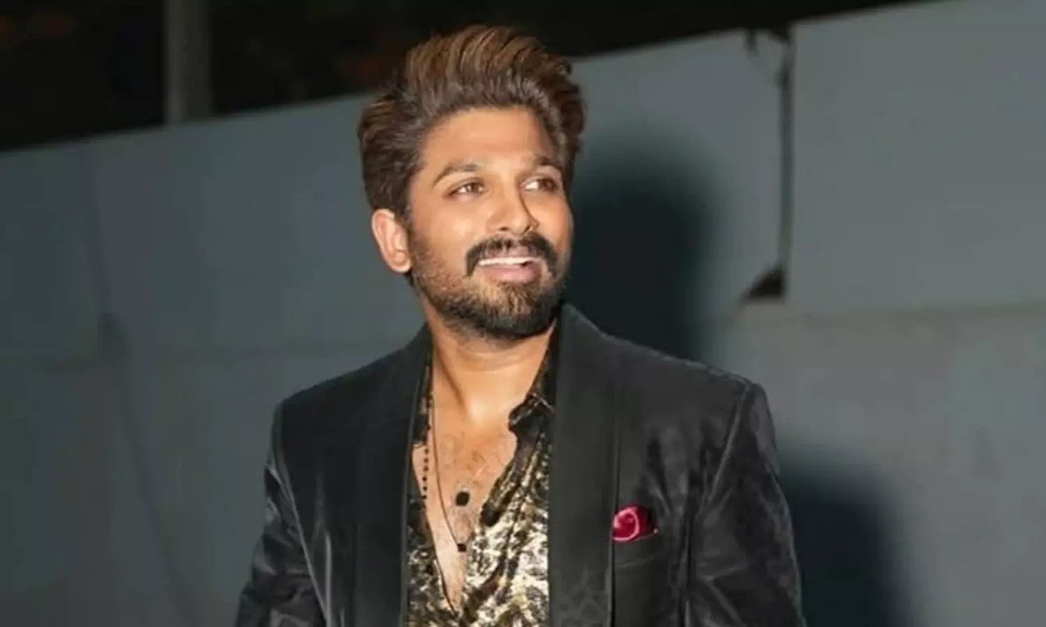 బన్నీ హెయిర్ స్టైల్.. ఆ డిస్కషన్ ఎందుకు? బన్నీ హెయిర్ స్టైల్.. ఆ డిస్కషన్ ఎందుకు?