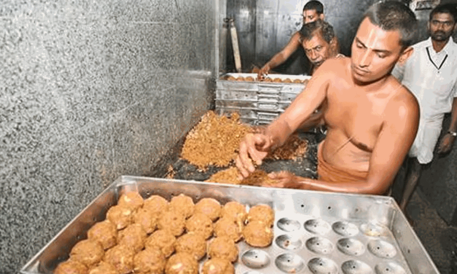 చుక్క కల్తీ జరిగినా పట్టేస్తారు! టీటీడీ ఫుడ్ ల్యాబ్ కు అత్యాధునిక పరికరాలు