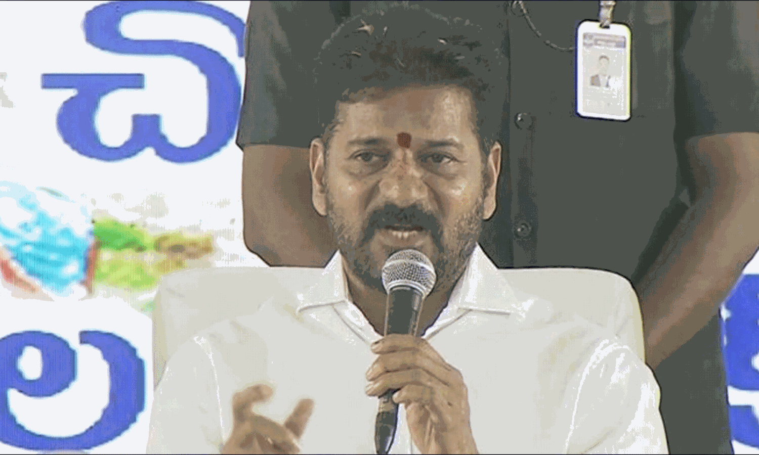 వైఎస్సార్ గురించి రేవంత్ సంచలన వ్యాఖ్యలు వైఎస్సార్ గురించి రేవంత్ సంచలన వ్యాఖ్యలు