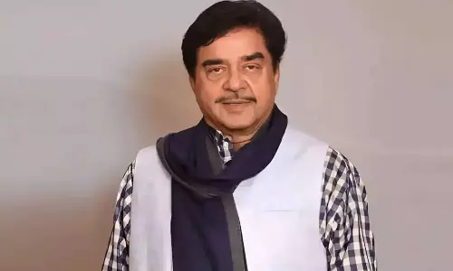 స్టార్ హీరోని చీట్ చేయ‌లేరు.. కామోష్ ఆగ‌డాల‌కు కోర్టులో చెక్