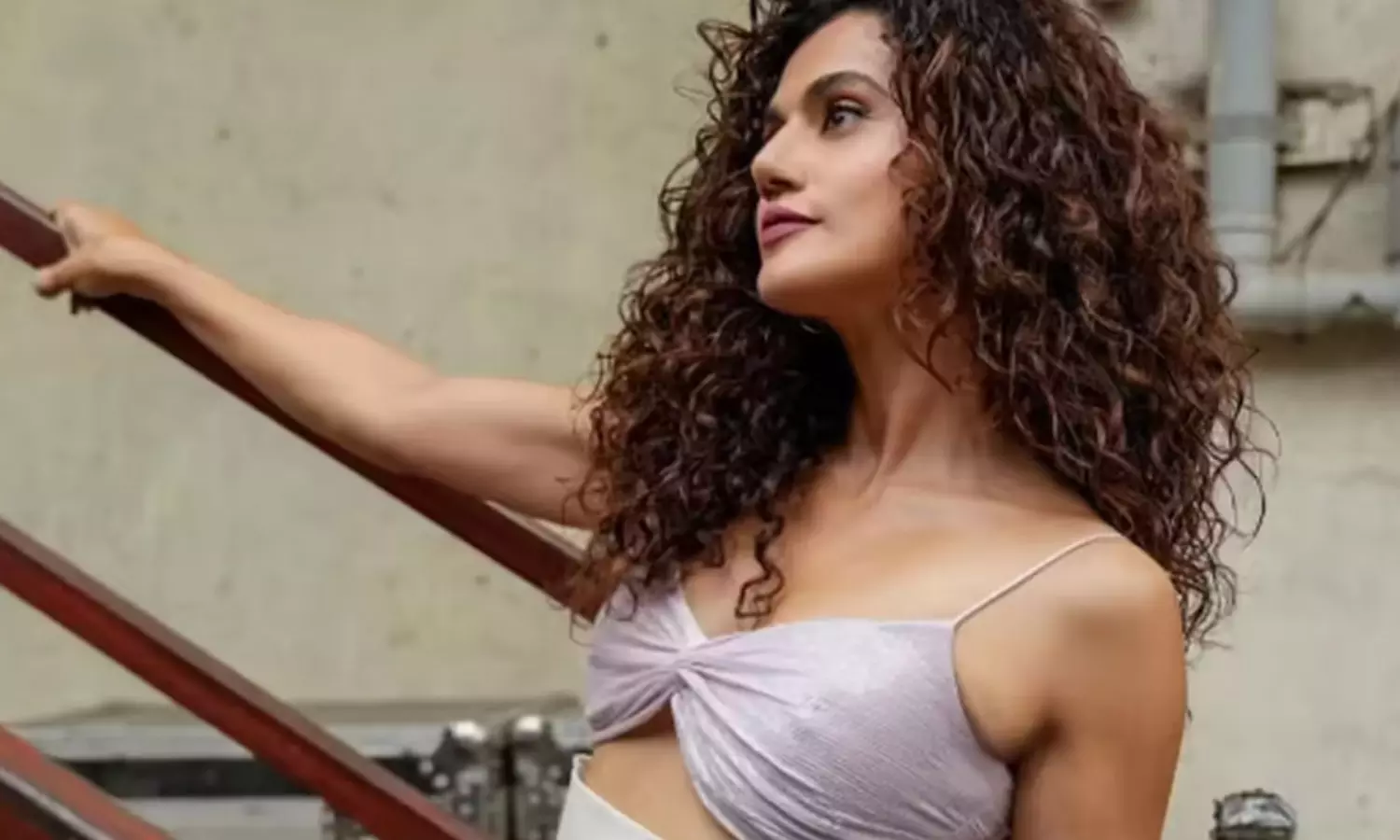 సౌత్‌లో నాభి పైనే ఫోక‌స్ ఎక్కువ‌.. తాప్సీపై మ‌ళ్లీ ట్రోల్స్!