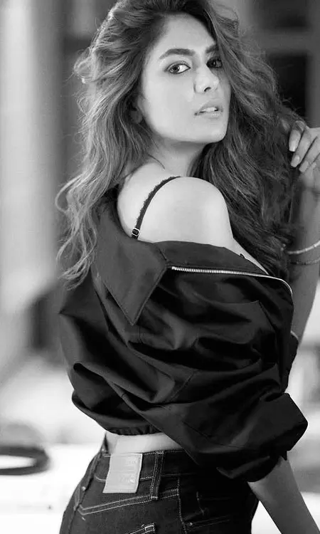 Mrunal Thakur Style Meets Cinema and Elegance Pictures