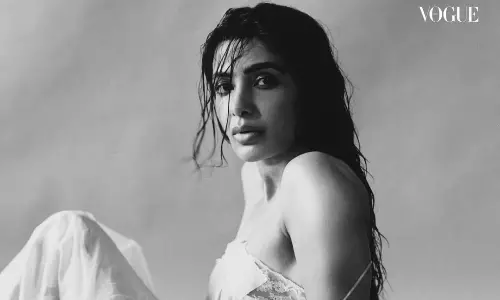 సమంత స్పెషల్ ఫోజ్.. తడి అందాలతో ఉక్కిరిబిక్కిరి!