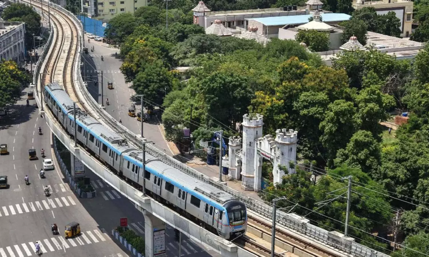 ప్రభుత్వ ఆధ్వర్యంలోకి హైదరాబాద్ మెట్రో.. నెట్టింట ఇంట్రెస్టింగ్ కామెంట్స్