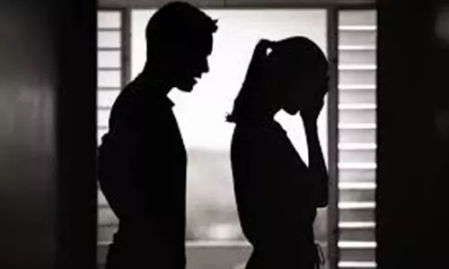 ఎంగేజ్ మెంట్ అయ్యిందని దగ్గరైతే.. పెళ్లికి నో అనేశాడు