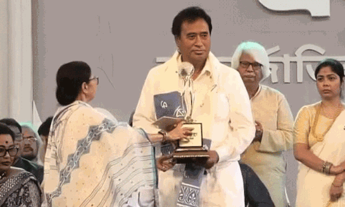 మ‌మత అంతే..బెంగాల్ బీజేపీ ఎంపీకి అనూహ్యంగా ప్ర‌తిష్ఠాత్మ‌క అవార్డు