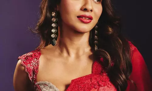 Hebah Patel Crimson Queen at Filmfare South 2026