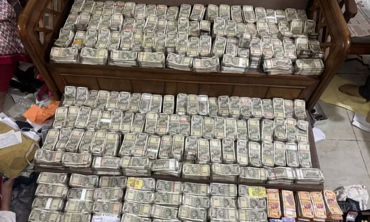 ఒడిశాలో అవినీతి బండారం బహిర్గతం… డిప్యూటీ డైరెక్టర్ అరెస్ట్