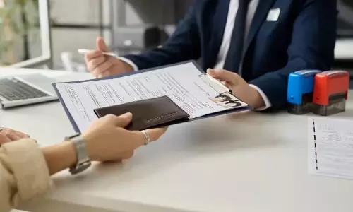 అబుదాబి ఎయిర్ పోర్టులో హెచ్1బీ క్యాన్సిల్?