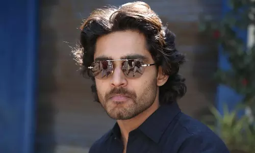 ప్రేమకథలతో యంగ్ హీరోకి పరీక్ష పెడుతున్న డైరెక్ట‌ర్లు