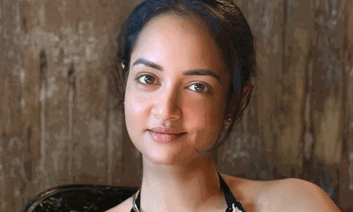 ఫుడీ అంటూనే గ్లామర్ తో కట్టిపడేస్తున్న శాన్వీ!