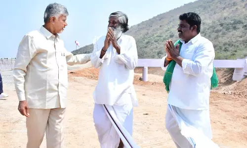 ఈ నియోజకవర్గంలో ఓట్లేయలేదు కదా.. అన్నదాతలతో చంద్రబాబు