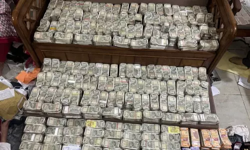 ఒడిశాలో అవినీతి బండారం బహిర్గతం… డిప్యూటీ డైరెక్టర్ అరెస్ట్