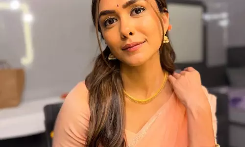 Mrunal Thakur: Timeless Grace in Every Smile
