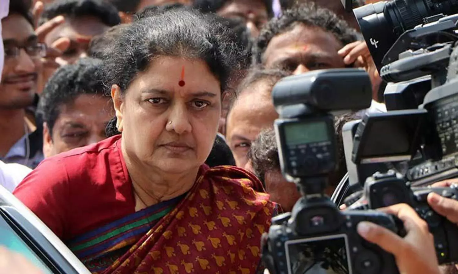 అమ్మ మరణం తర్వాత ఏం జరిగింది? తొలిసారి నోరు విప్పిన శశికళ