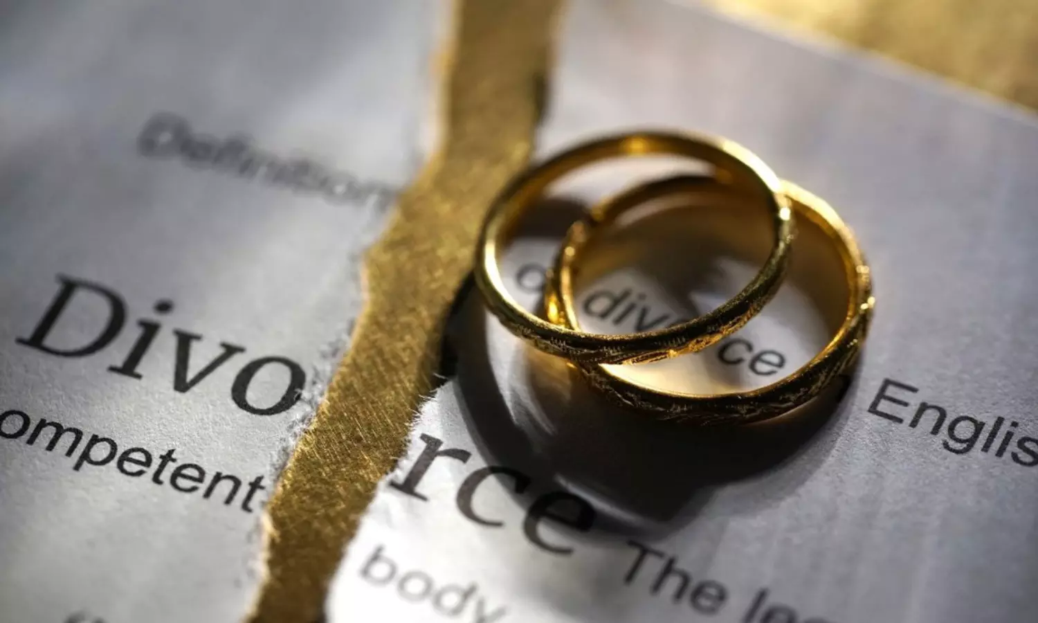 వామ్మో.. గత ఏడాది ఇంతమంది విడాకులు తీసుకున్నారా.. కారణాలు తెలిస్తే గుండె గుబేల్!