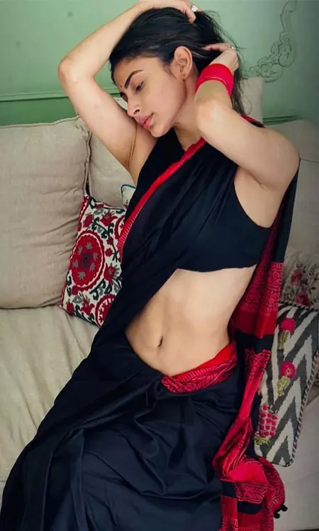 Mouni Roys Ethnic-Modern Fusion Look Steals the Spotlight