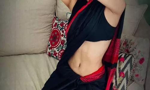 Mouni Roys Ethnic-Modern Fusion Look Steals the Spotlight