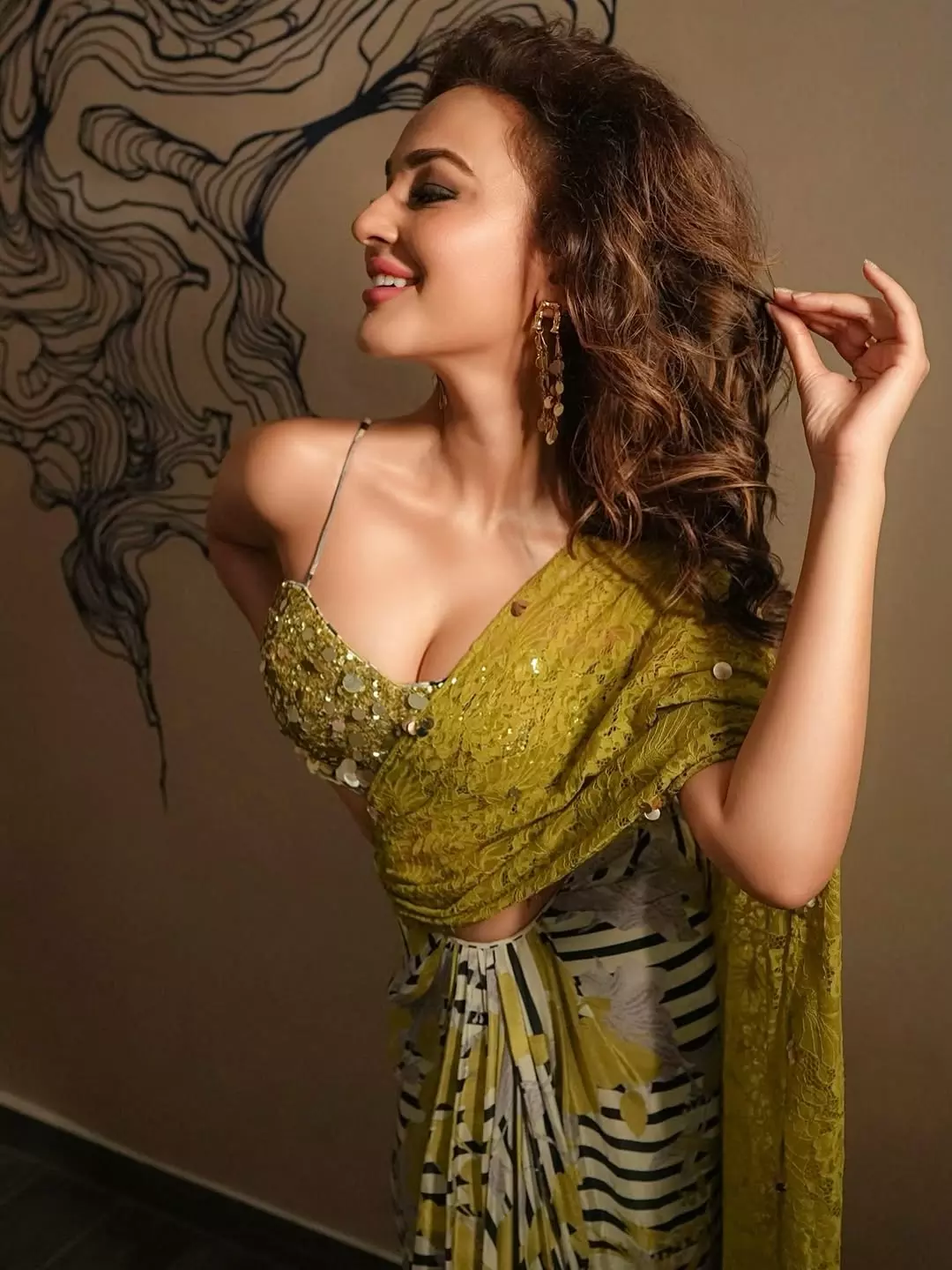 Seerat Kapoor Dazzles in Emerald Green Lehenga at 70th Filmfare Awards South Seerat Kapoor Dazzles in Emerald Green Lehenga at 70th Filmfare Awards South