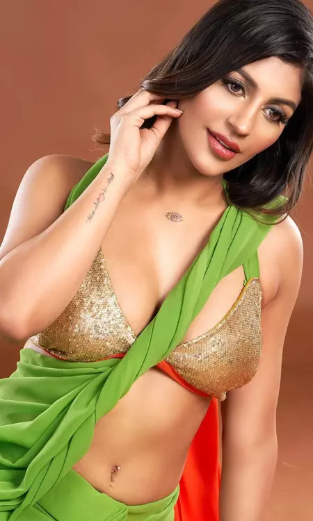Yashika Aannand Stuns in Green Saree, Sets Social Media on Fire