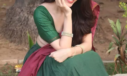 Aarti Chhikara Stuns in Emerald Green Saree with Timeless Elegance