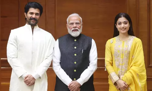 వివాహం అనంతరం తొలిసారి పీఎం మోదీని కలిసిన విరోష్ జంట!