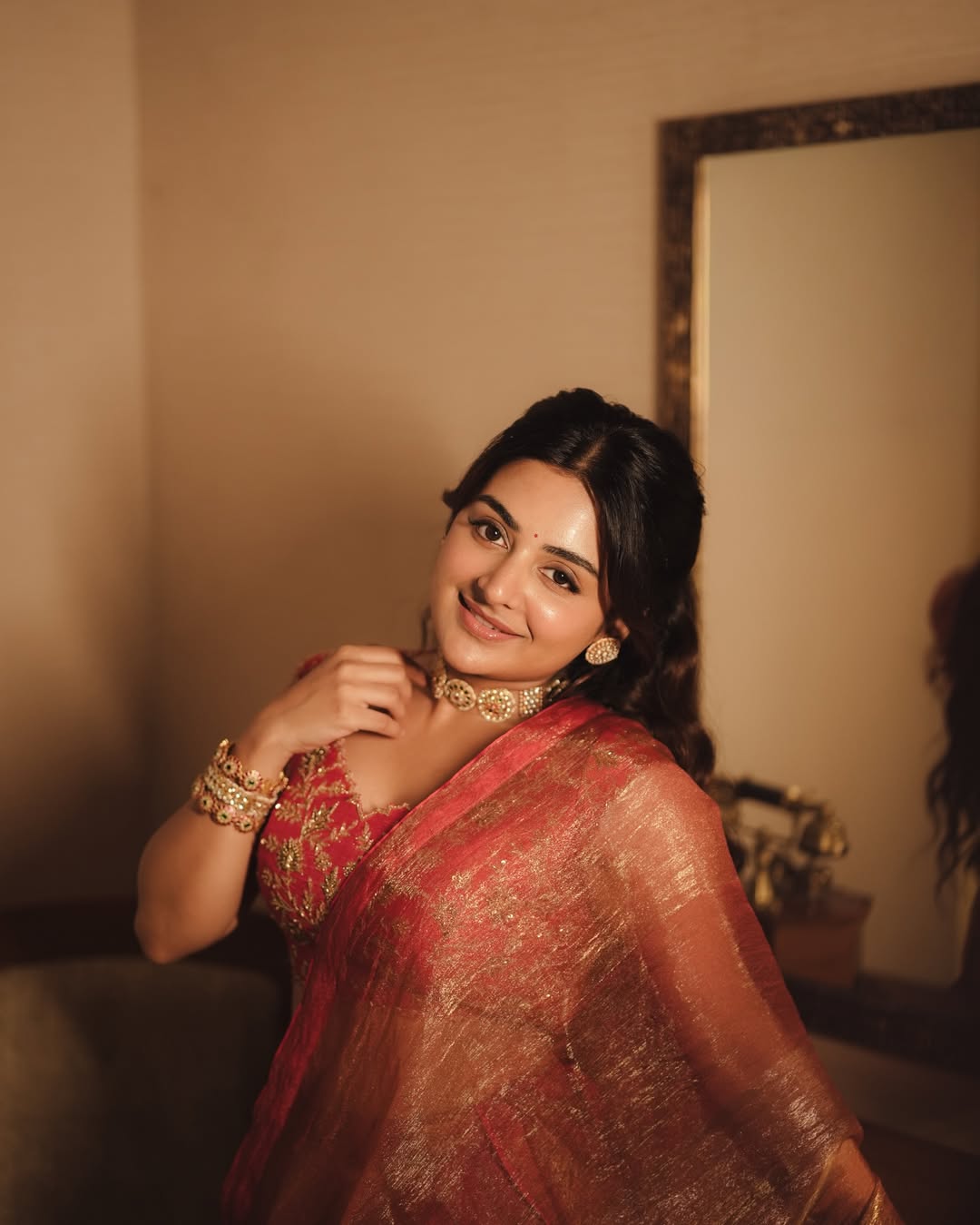 Esther Anil Stuns in Red Saree at Asianet Awards Esther Anil Stuns in Red Saree at Asianet Awards