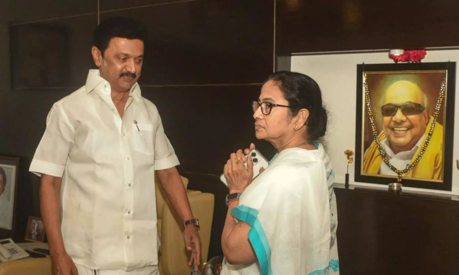 మమత స్టాలిన్ చేతికి బ్రహ్మాస్త్రం చిక్కిందా ?