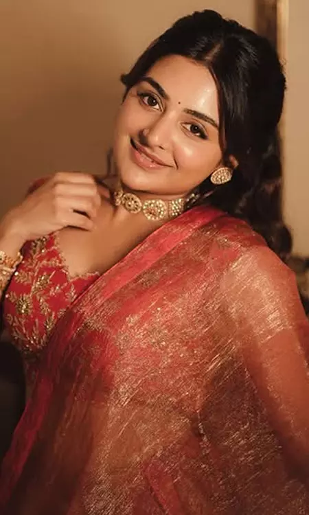 Esther Anil Stuns in Red Saree at Asianet Awards