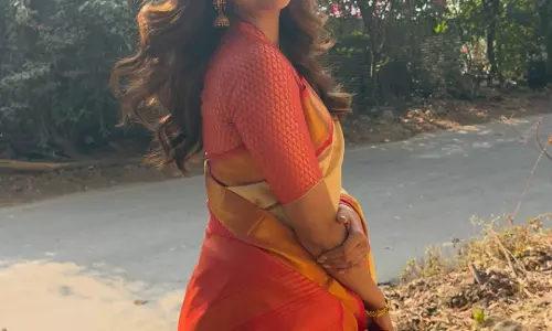 Divine Vibes in Tirumala: Mrunal Thakurs Stunning Saree