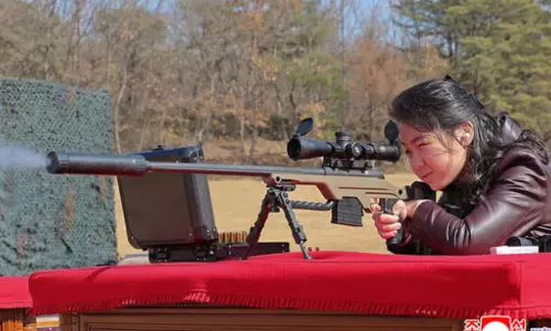 సైనిక అధికారులకు ఆయుధాల బహుమతి… కిమ్ కుమార్తె హాజరు హాట్ టాపిక్!