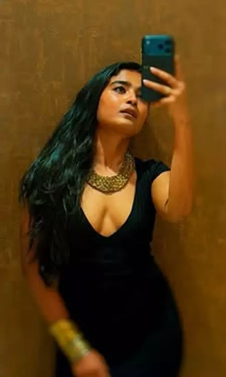 Chaithra J Achar Enjoys a Special Evening; Misses Rukmini Vasanth