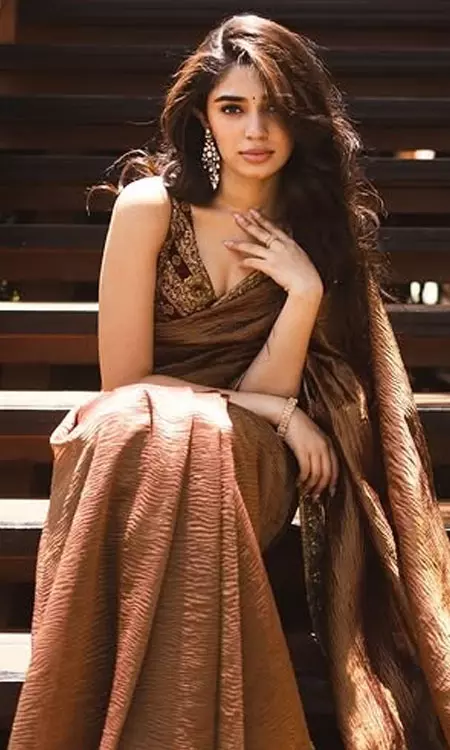 Krithi Shetty Stuns in Traditional Glam Look