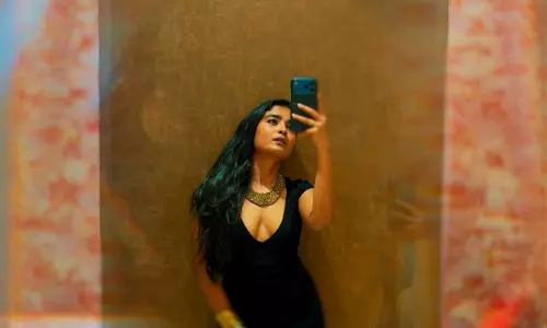 Chaithra J Achar Enjoys a Special Evening; Misses Rukmini Vasanth