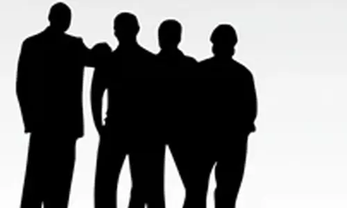 ఆ నలుగురు.. రిస్కా? నమ్మకమా?