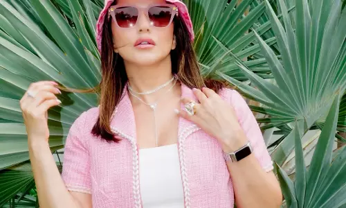 Sunny Leones Chic Pink Outfit Inspires Fashion Goals