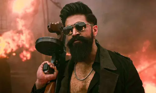 బెంగ‌ళూరు కిక్కిరిసిపోయేలా ల‌క్ష మంది రాకింగ్ ఫ్యాన్స్ ర‌చ్చ!