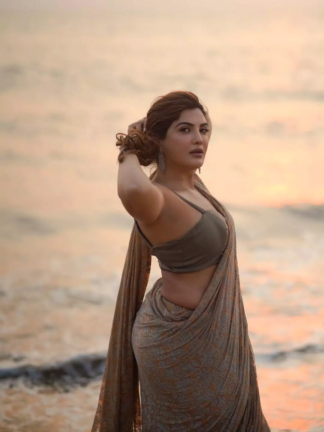 Mirinmai Kolwalkar Enjoys a Sunset Moment by the Sea Mirinmai Kolwalkar Enjoys a Sunset Moment by the Sea