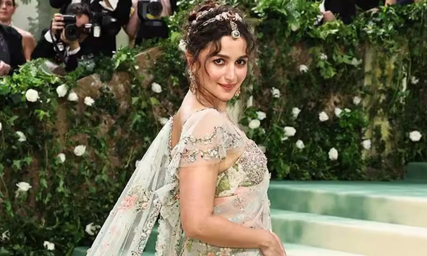 ప్రియాంక చోప్రా, దీపిక బాటలో అలియా భట్.. సాధ్యమవుతుందా? ప్రియాంక చోప్రా, దీపిక బాటలో అలియా భట్.. సాధ్యమవుతుందా?