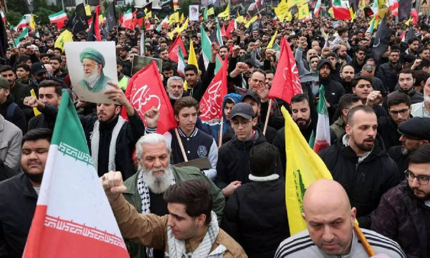 యుద్ధంలోకి హెజ్బొల్లా ఎంట్రీ.. లెబనాన్ వదిలేసి దూరప్రాంతాలకు పయనం యుద్ధంలోకి హెజ్బొల్లా ఎంట్రీ.. లెబనాన్ వదిలేసి దూరప్రాంతాలకు పయనం