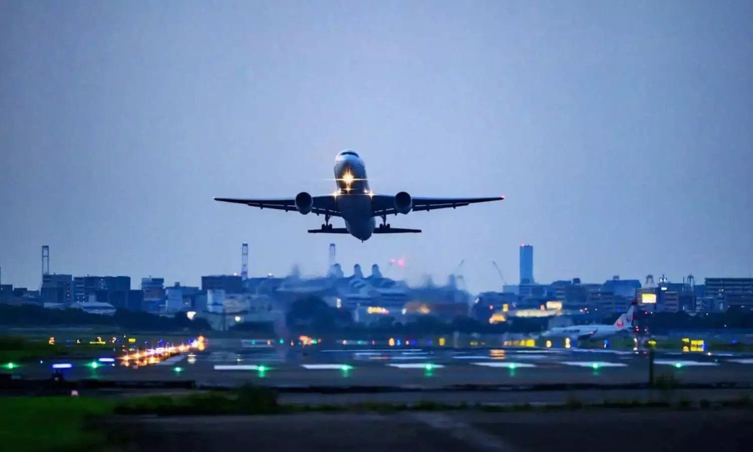 వన్ వే ప్రయాణికి రూ. 9 లక్షలు.. ఆకాశం ప్రయాణం అంటే చుక్కలు చూడాల్సిందే..