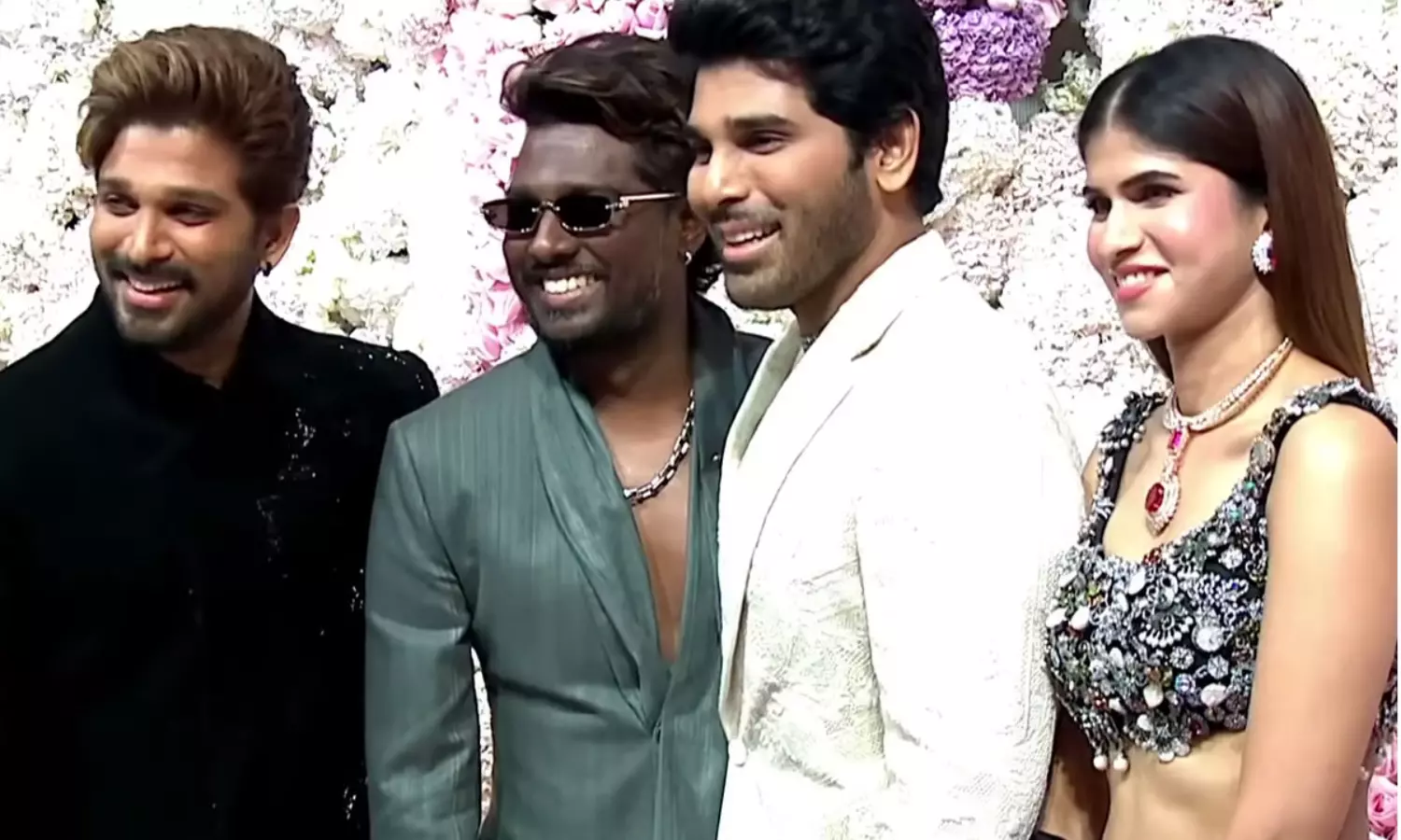 అల్లు శిరీష్ రిసెప్షన్లో 1000 కోట్ల క్లబ్ డైరెక్టర్ అల్లు శిరీష్ రిసెప్షన్లో 1000 కోట్ల క్లబ్ డైరెక్టర్